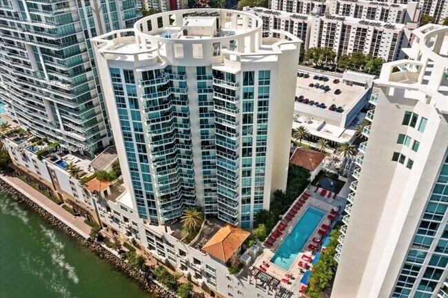 Foto del edificio - 250 Sunny Isles Blvd