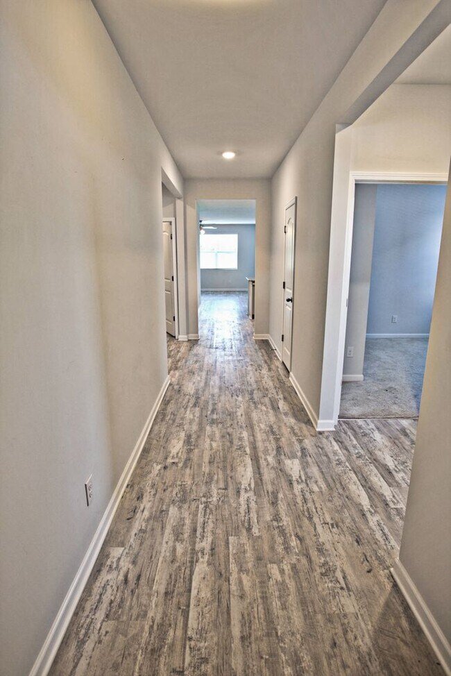 Foto del edificio - 248 Autumn Terrace Ln