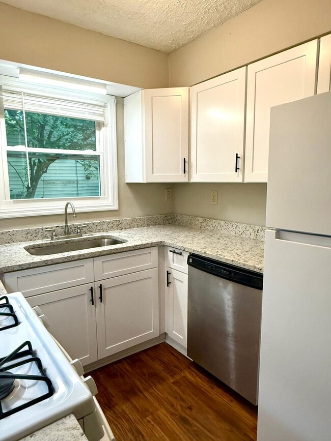 Building Photo - 799 Joseph Club Dr SW