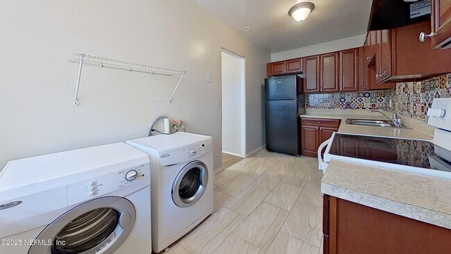 Building Photo - 3034 Belden St