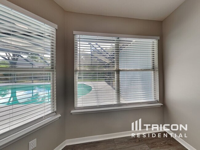 Foto del edificio - 1624 River Breeze Dr