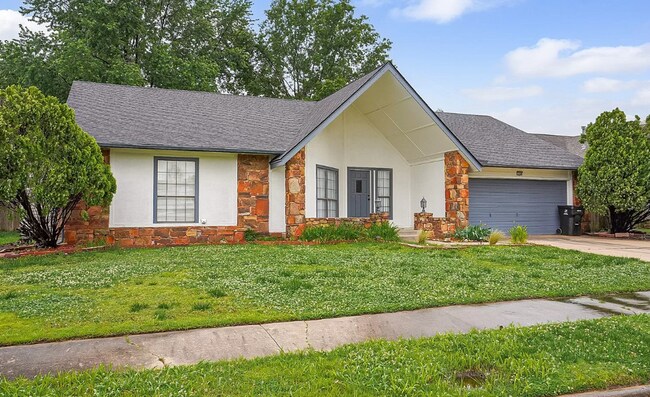 Foto del edificio - Charming 3-Bedroom Home with Modern Upgrad...