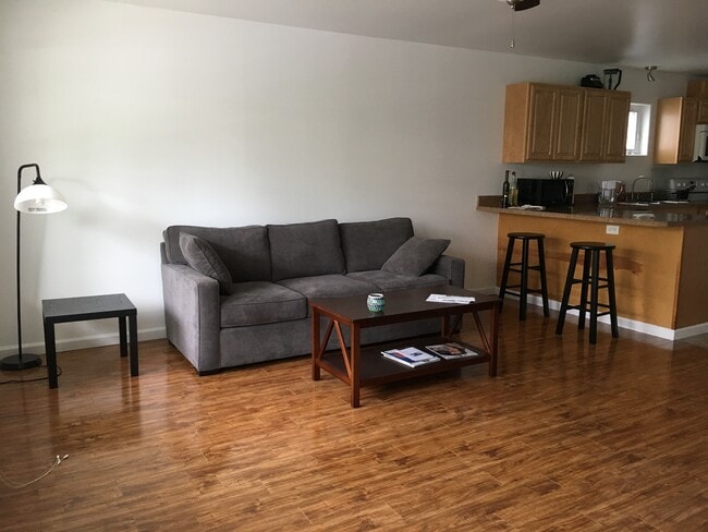 Living room - 553 Mercer St
