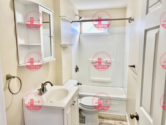 Foto del edificio - 1879 N Main St