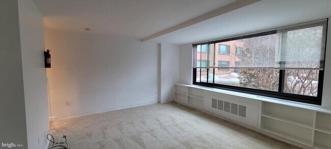 Foto del edificio - 1011 Arlington Blvd