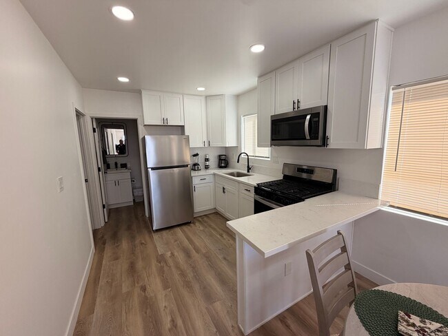 Foto del edificio - 1830-36 Newton Ave