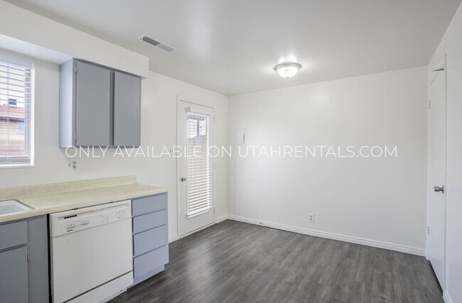 Building Photo - 170 W 100 N St