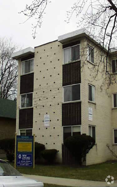 Primary Photo - 7247-7249 N Hamilton Ave