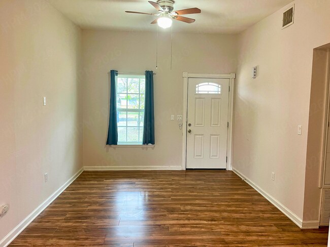 Foto del edificio - Charming 2 Bedroom Home Near Historic Landmarks in San Antonio