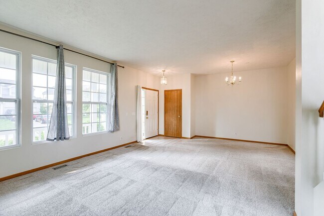 Foto del edificio - 3 Bedroom with Versatile Layout & Prime Lo...