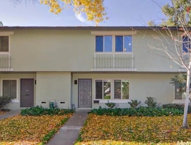 Front - 8868 La Riviera Dr
