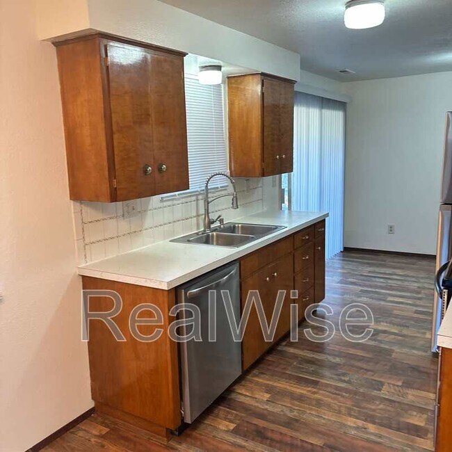 Foto del edificio - 274 Shakemill Rd