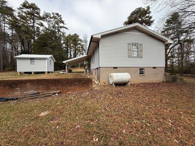 Building Photo - 13303 North Carolina 742 N