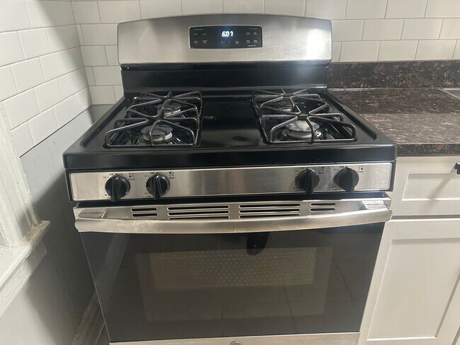 Foto del edificio - 115 Fairview Ave