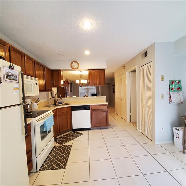Building Photo - 5453 Lake Margaret Dr