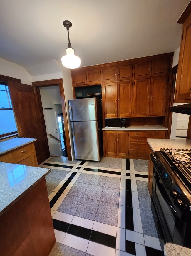 Building Photo - 4607 Pleasant Ave