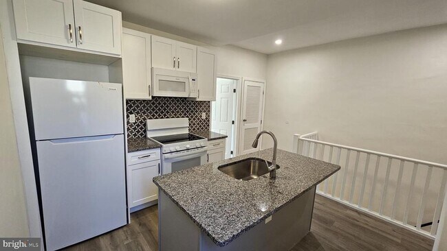 Building Photo - 3571 Frankford Ave