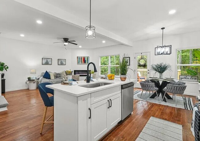 Foto del edificio - 3925 Pineshore Cir