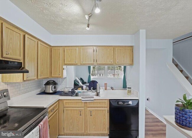 Building Photo - 1654 Devil Ln