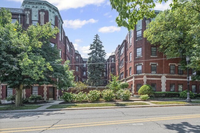 Foto del edificio - 906 Oakton St