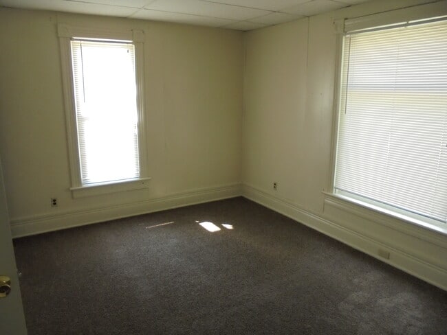 Building Photo - 314 E Evers Ave