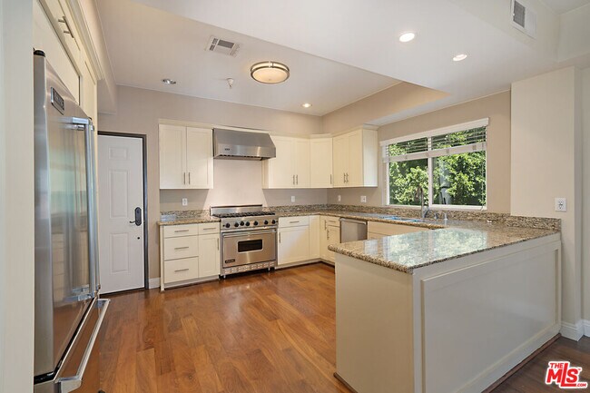 Foto del edificio - 4428 Fulton Ave