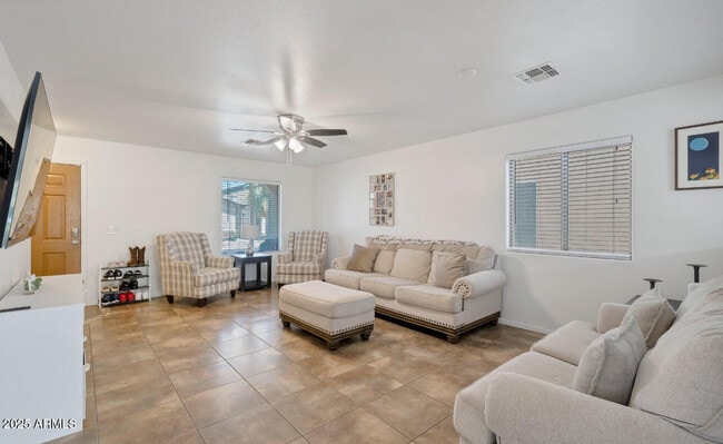 Building Photo - 2343 E Meadow Land Dr