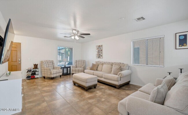 Foto del edificio - 2343 E Meadow Land Dr