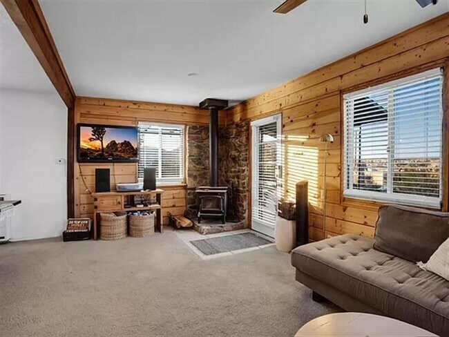 Building Photo - For Rent