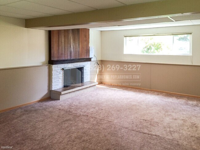 Building Photo - 4 br, 3 bath House - 1848 N 183rd St -