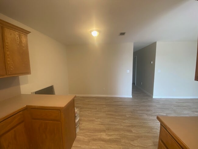 Building Photo - 503 Murdock St