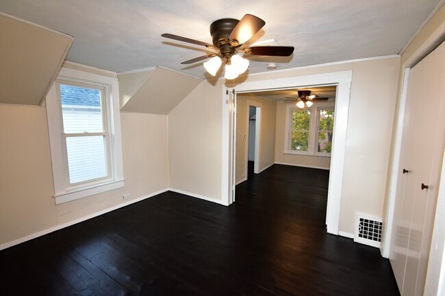 Building Photo - 1211 Summit St