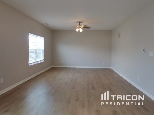 Foto del edificio - 1618 Huntzinger Blvd