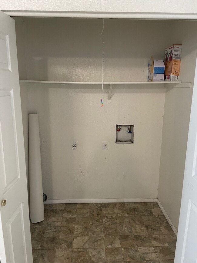 Building Photo - 298 Ruby St