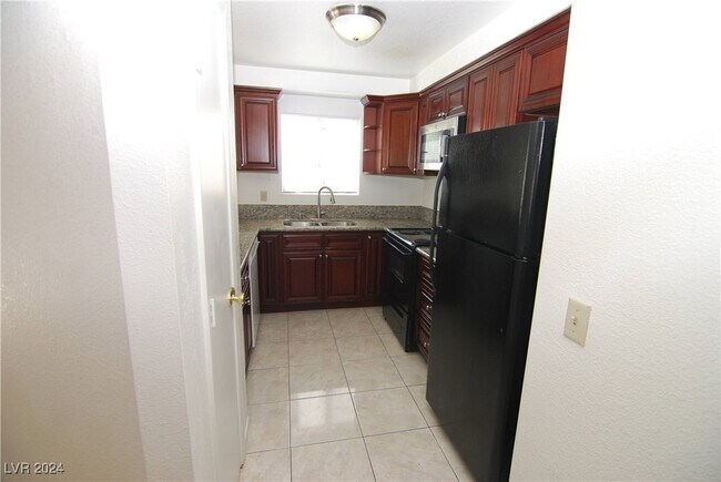 Building Photo - 6851 Tamarus St