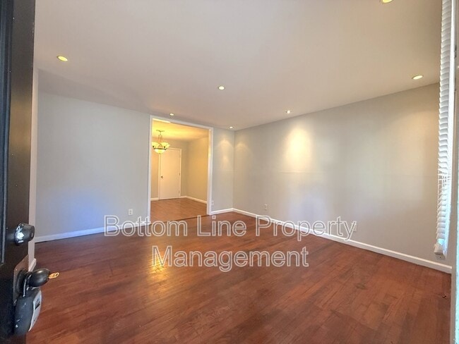 Foto del edificio - 2719 Thornton Rd