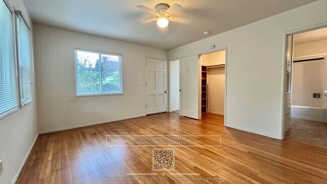 Building Photo - Charming Cottage with Updated Kitchen in t...