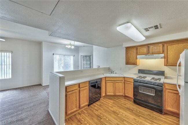 Building Photo - 3400 Cabana Dr