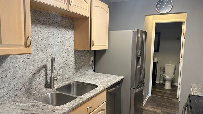 Foto del edificio - 567 Somerset Ln