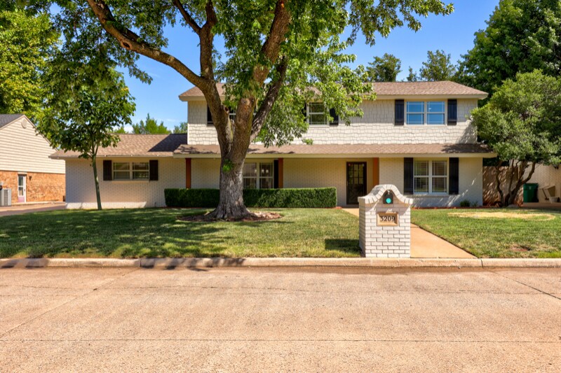Primary Photo - 3209 Brookhollow Rd