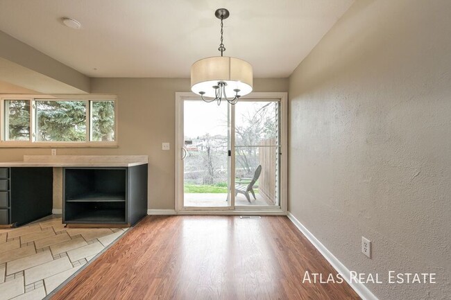 Building Photo - 4336 E Maplewood Way