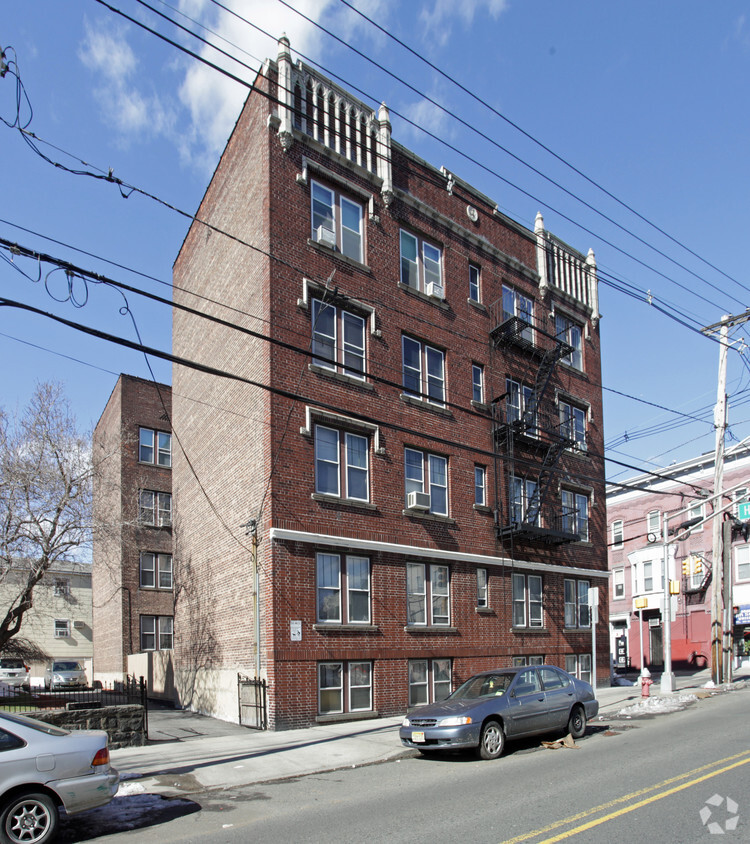 159 Hutton St, Jersey City, NJ 07307 - Apartments in Jersey City, NJ ...