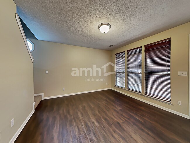 Foto del edificio - 1701 Colin Creek Ln