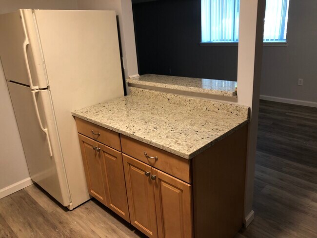 Foto del edificio - 2459 Brook Ledge Rd