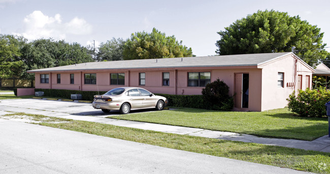 Building Photo - Gardens Apartments