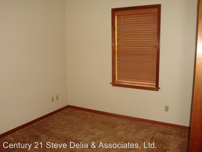 Building Photo - 817 Bilbo St