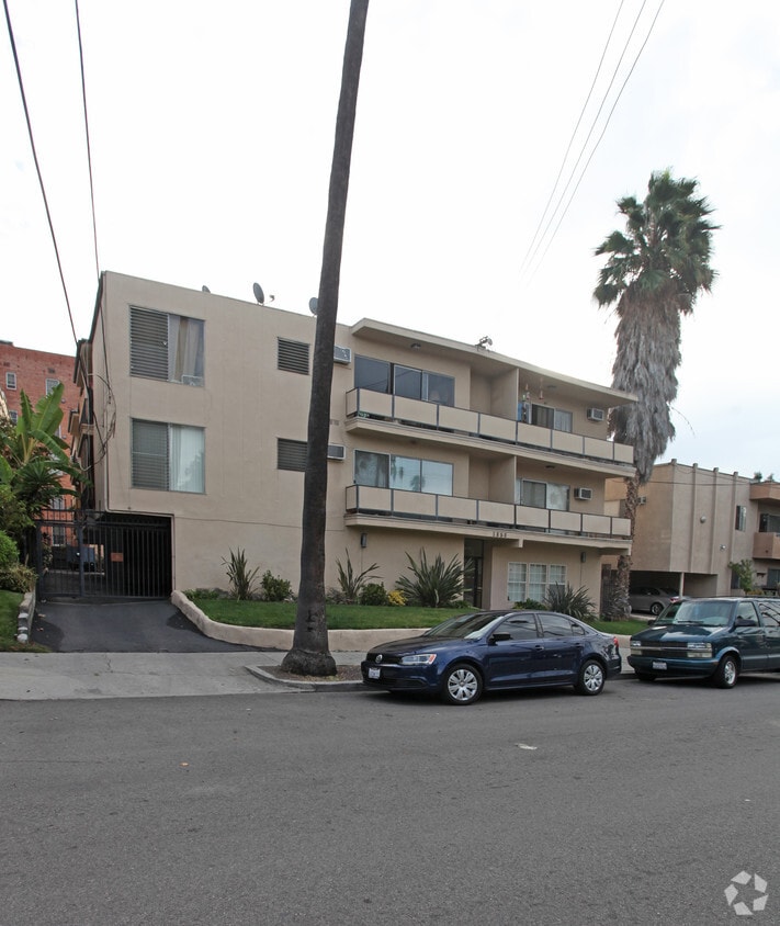 Foto del edificio - 1850 Taft Ave