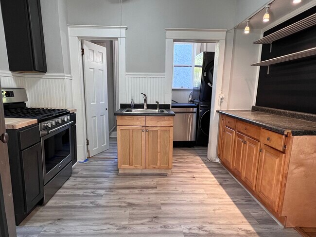 Fully remodeled kitchen - 1509 18th Ave NE
