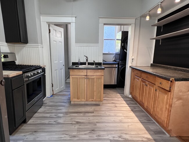 Fully remodeled kitchen - 1509 18th Ave NE