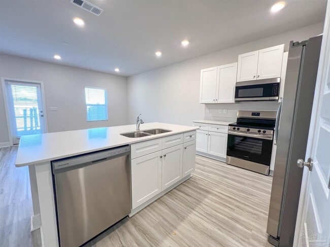 Building Photo - 3997 Pendragon Cir